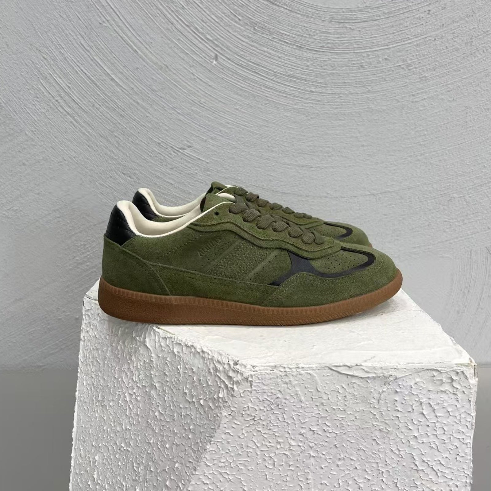 Alohas TB.490 Rife Green Suede Sneakers – Low Top Women