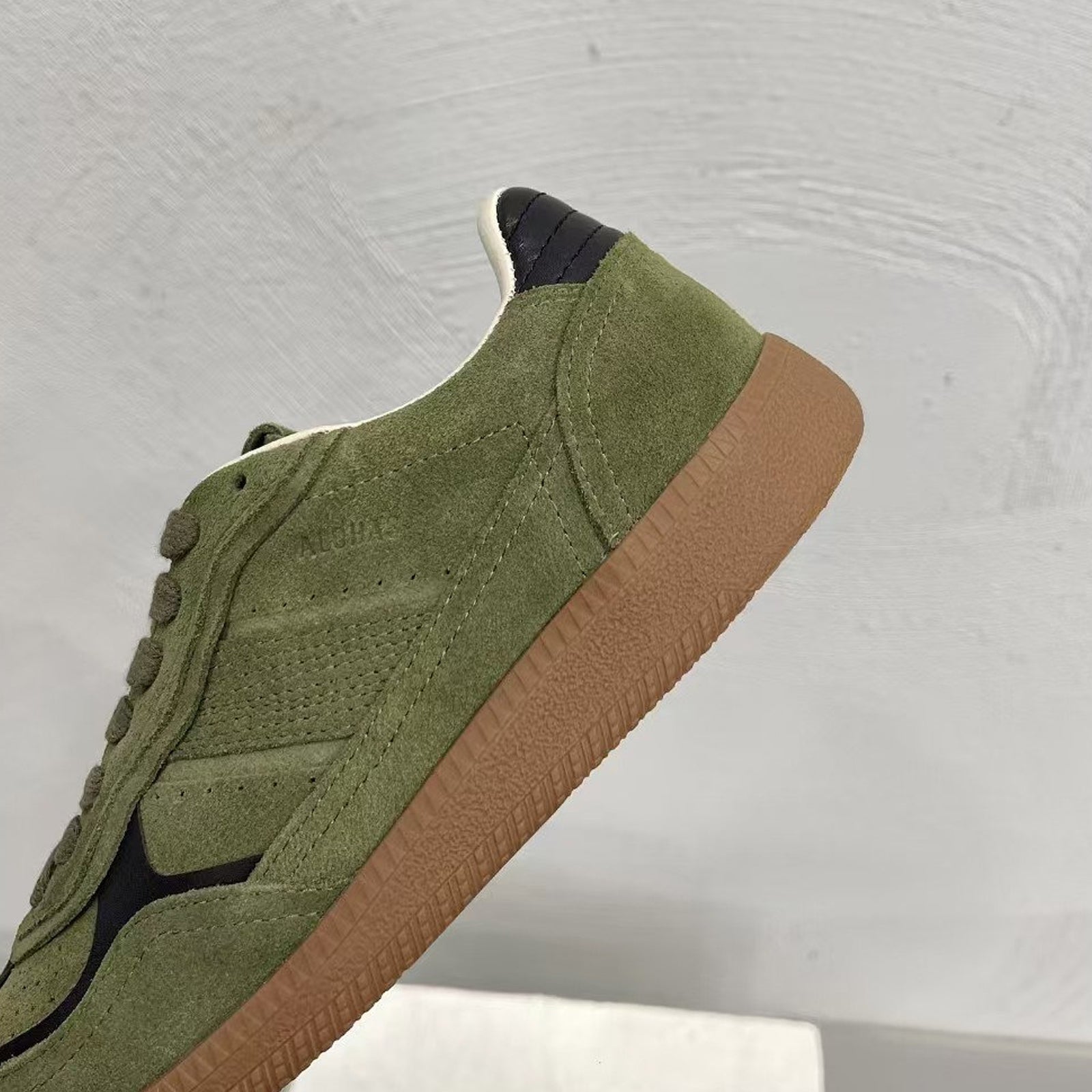 Alohas TB.490 Rife Green Suede Sneakers – Low Top Women