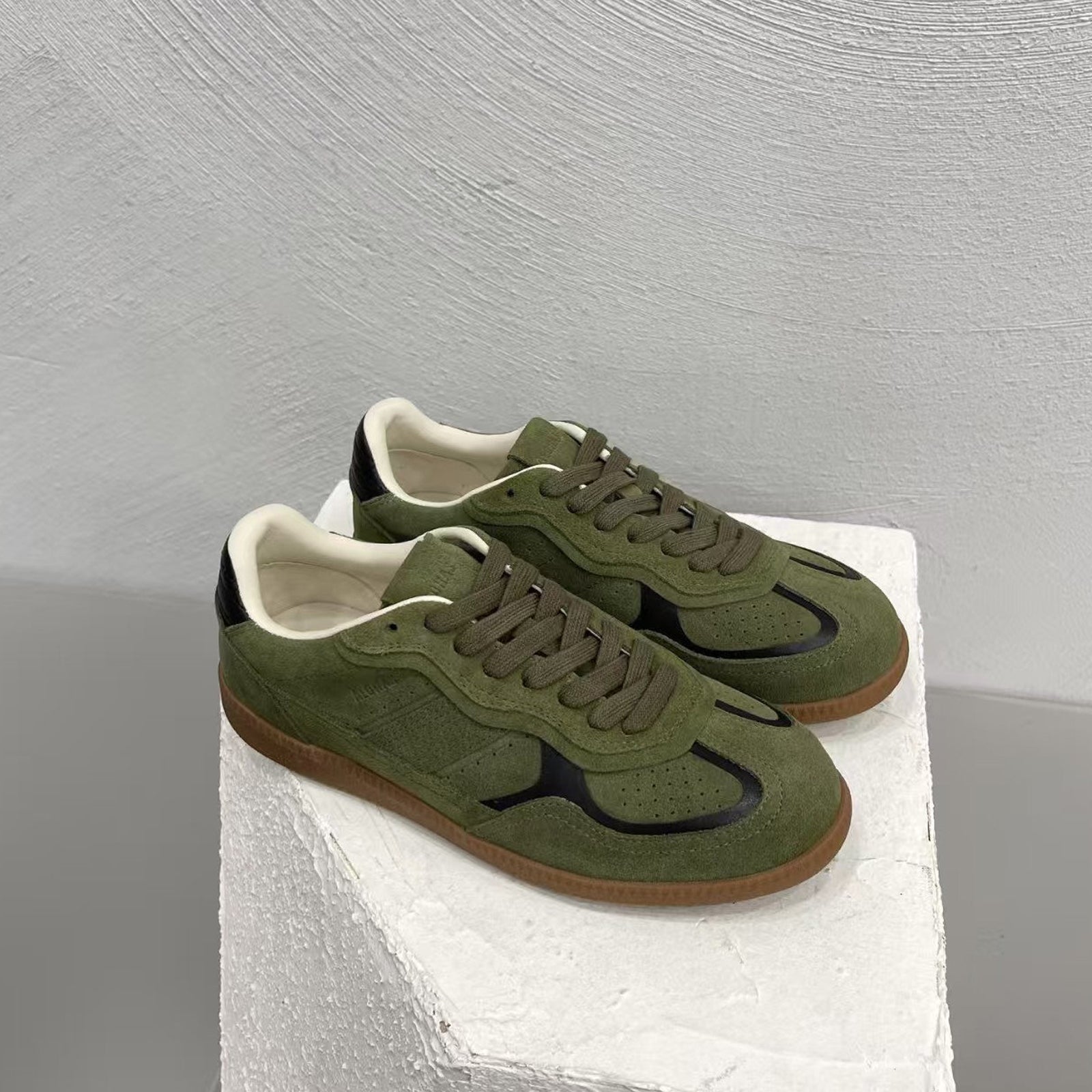 Alohas TB.490 Rife Green Suede Sneakers – Low Top Women