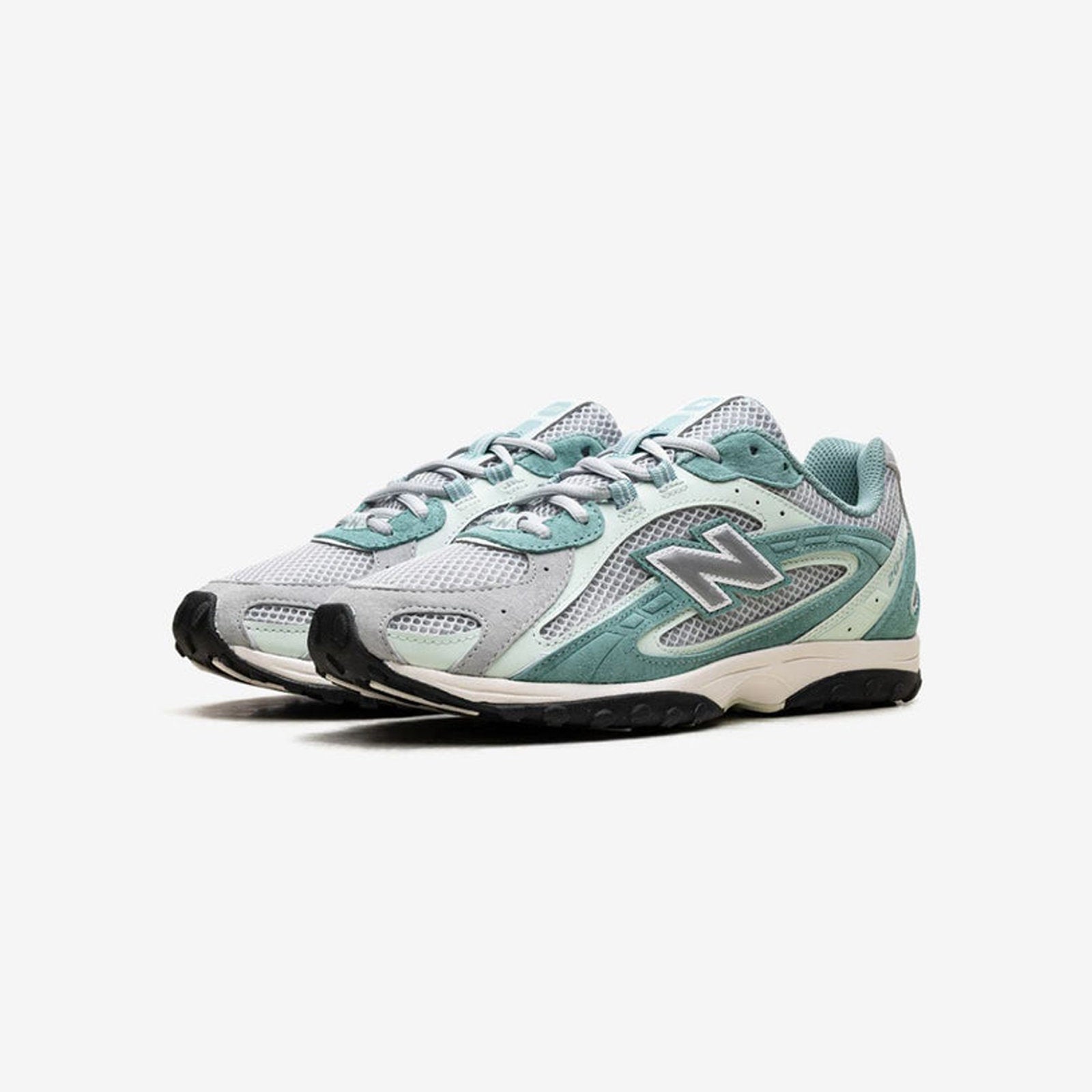 Kith x New Balance 204L 'Bluebell' Sneakers (U204LKTA)